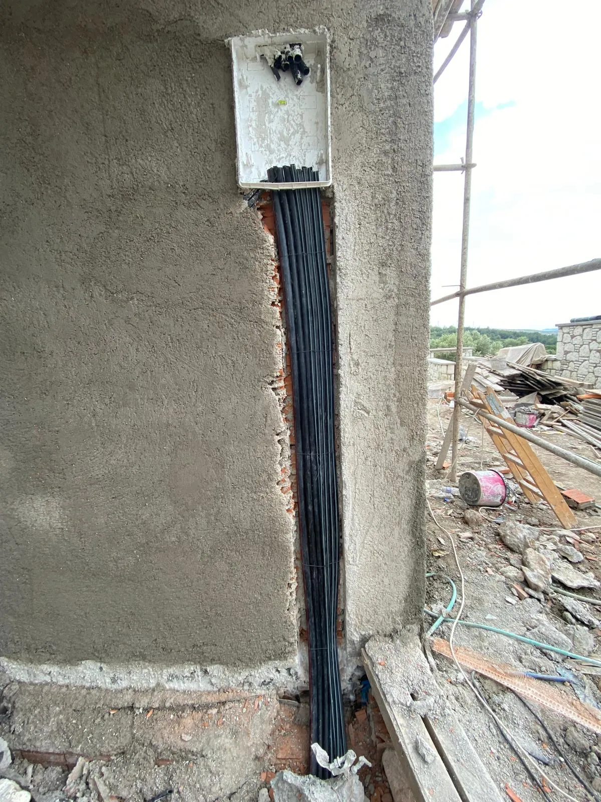 Elektrik Tesisatı Kurulumu ve Tamiri hizmetinin resmi.